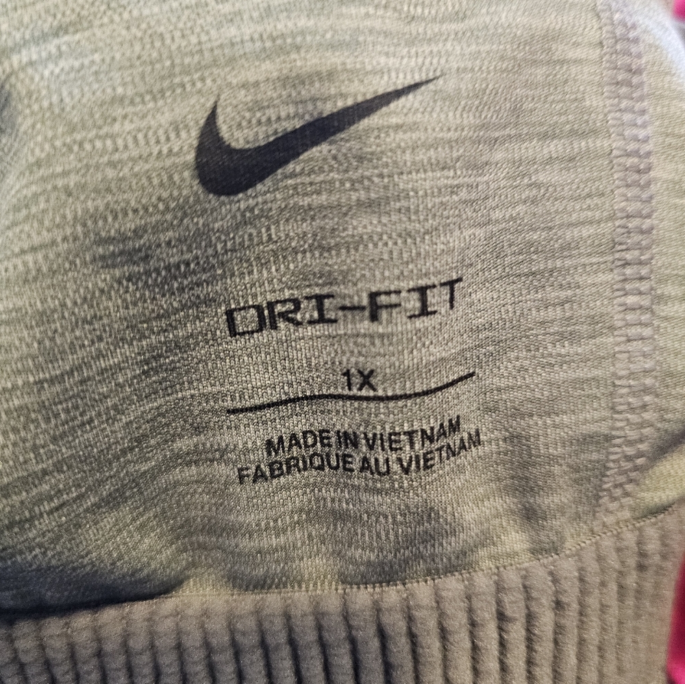 Nike plus size sports bra